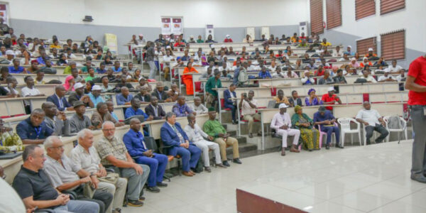 Les participants à la journée scientifique se sont retrouvés à l'Institut Polytechnique de l'université Gamal Abdel Nasser de Conakry (Photo : Mansa Moussa MARA/UniverSciences)