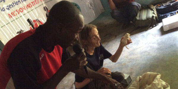 Une équipe de l'Institut Pasteur de Guinée a présenté aux habitants de deux villages du Pic du Fond les risques associés aux maladies transmises par les animaux, notamment les rongeurs