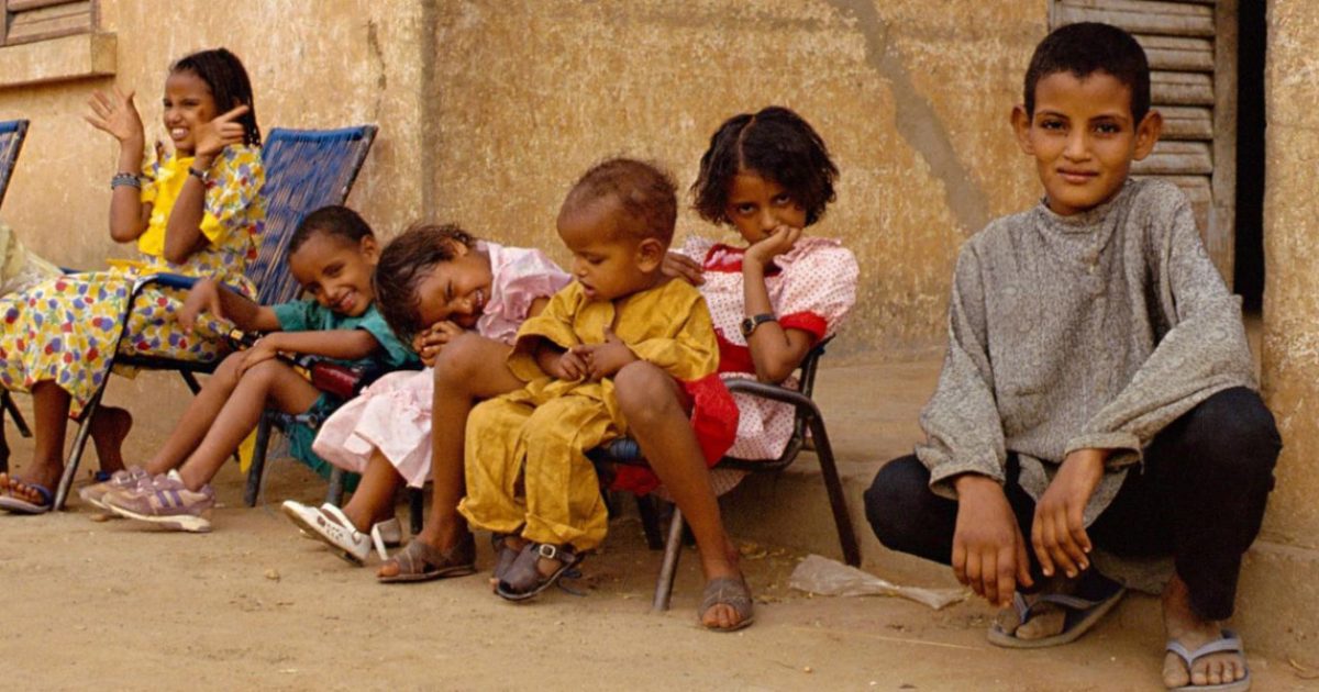 L'infection au parasite Plasmodium malariae est responsable de fièvres, d'anémie et, parfois, d'insuffisances rénales, notamment chez les enfants (photo : Charles Gremont, IRD)